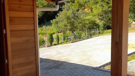 Lateral /estacionamento