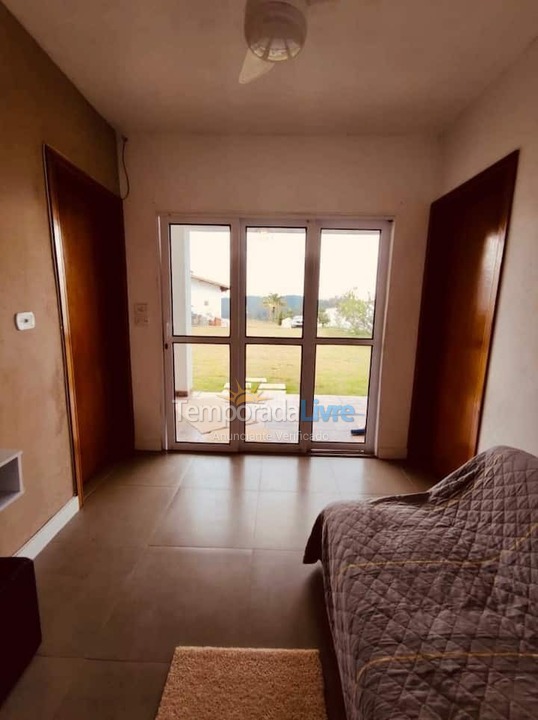 Granja para alquiler de vacaciones em Suzano (Clube Dos Oficiais)