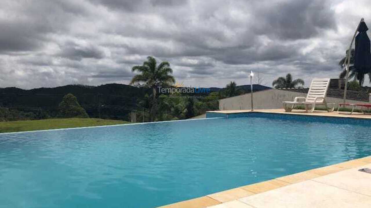 Granja para alquiler de vacaciones em Suzano (Clube Dos Oficiais)