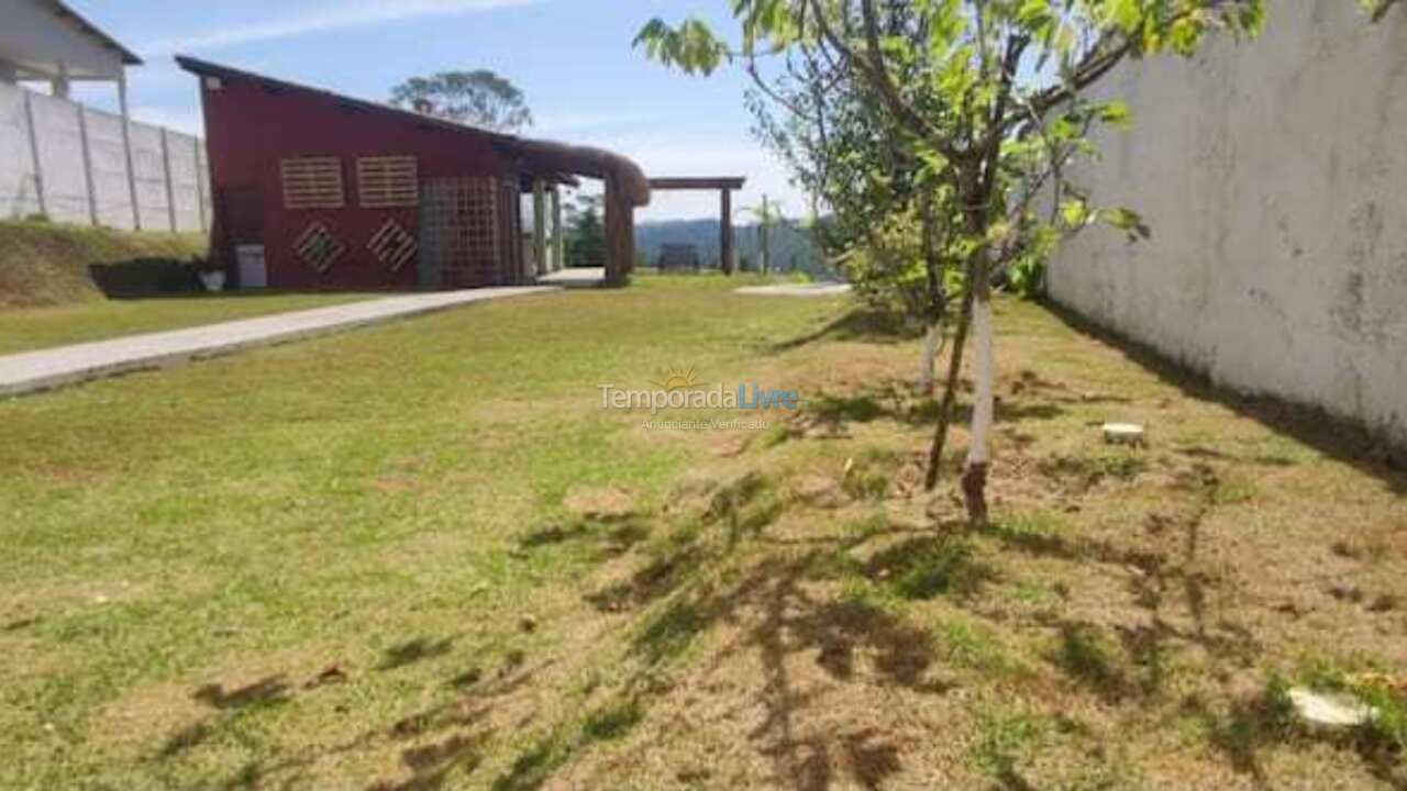 Granja para alquiler de vacaciones em Suzano (Clube Dos Oficiais)