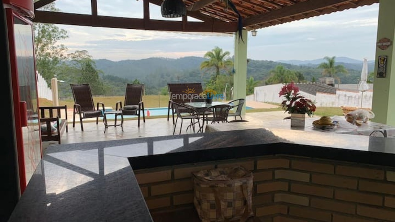 Granja para alquiler de vacaciones em Suzano (Clube Dos Oficiais)