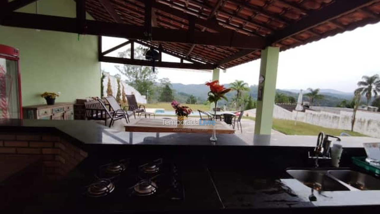 Granja para alquiler de vacaciones em Suzano (Clube Dos Oficiais)