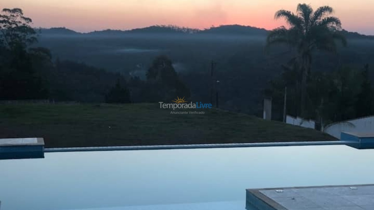 Granja para alquiler de vacaciones em Suzano (Clube Dos Oficiais)