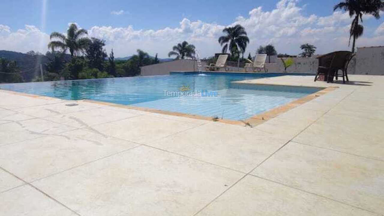 Granja para alquiler de vacaciones em Suzano (Clube Dos Oficiais)