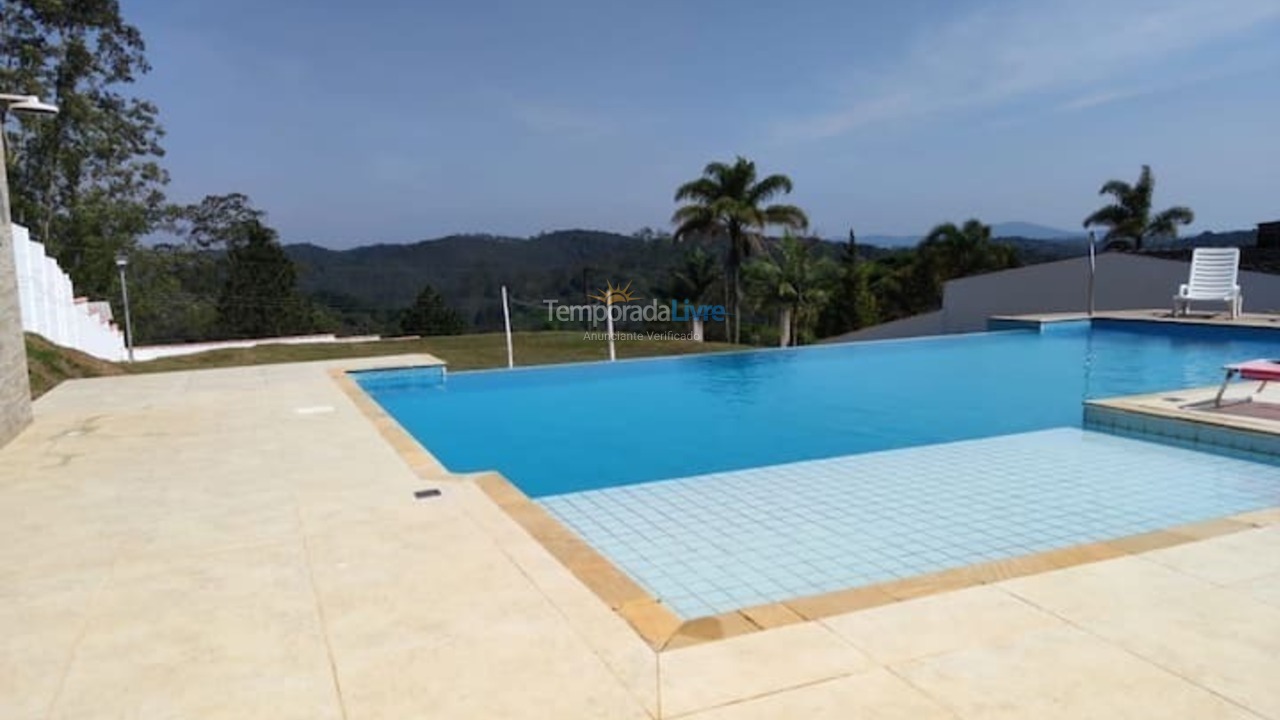 Granja para alquiler de vacaciones em Suzano (Clube Dos Oficiais)