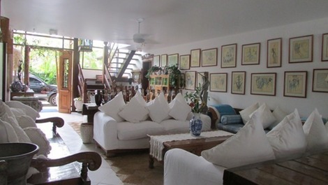 LOCAÇÃO PRAIA DA BALEIA PÉ NA AREIA