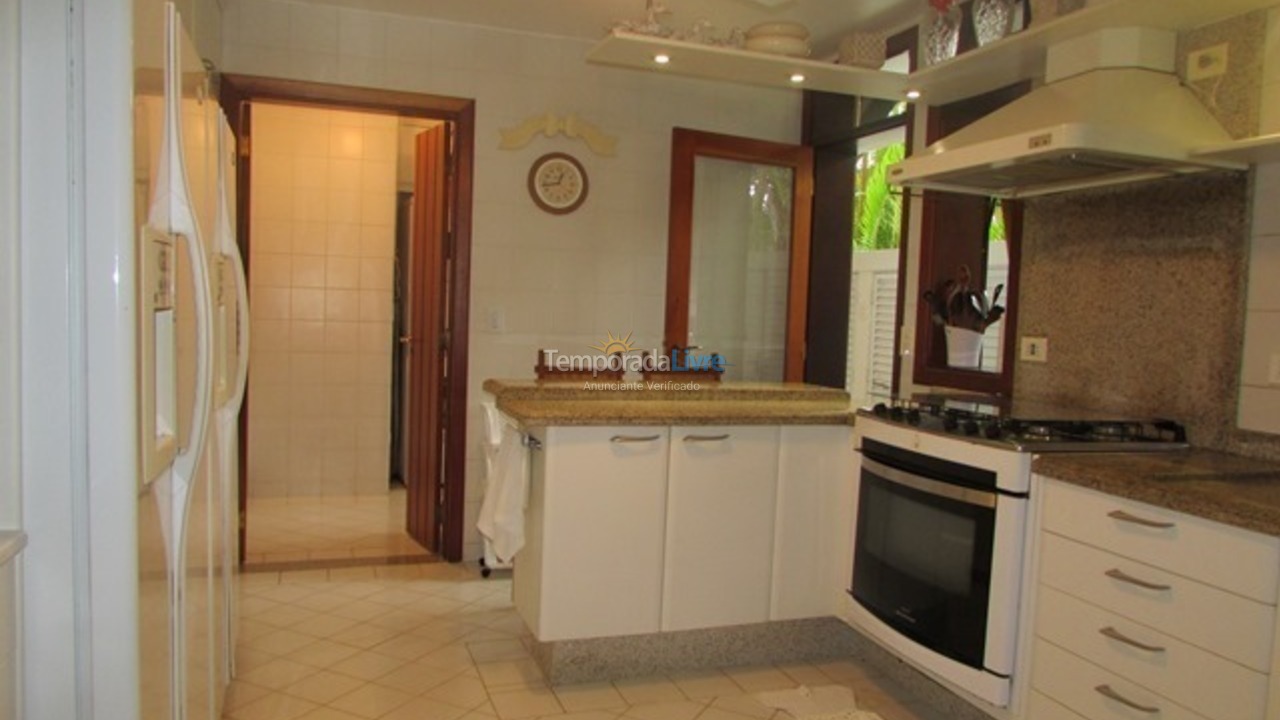 Casa para aluguel de temporada em São Sebastião (Praia da Baleia)