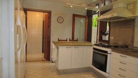 LOCAÇÃO PRAIA DA BALEIA PÉ NA AREIA