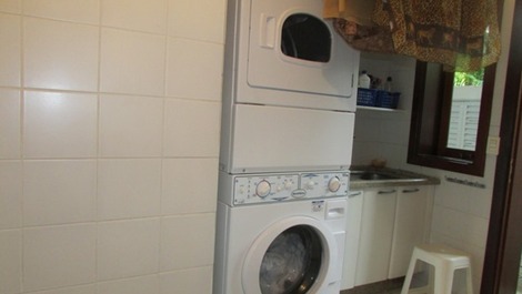 LOCAÇÃO PRAIA DA BALEIA PÉ NA AREIA