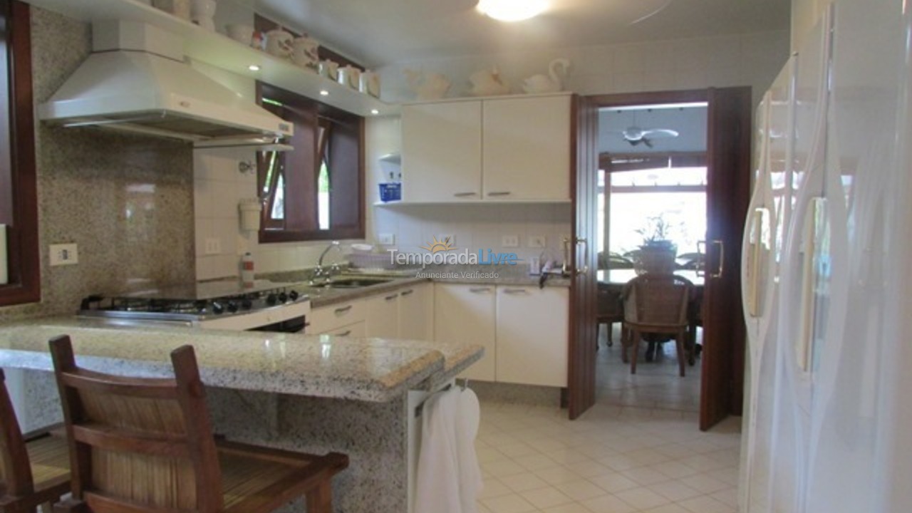 Casa para aluguel de temporada em São Sebastião (Praia da Baleia)