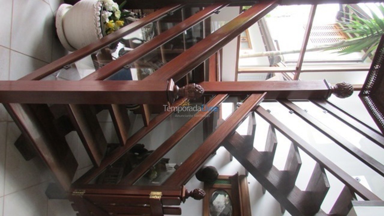 Casa para aluguel de temporada em São Sebastião (Praia da Baleia)