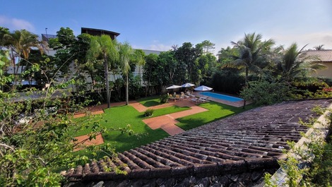 CASA COLONIAL DE ALTO ESTÁNDAR PRAIA DA BALEIA A UNA CUADRA DEL MAR