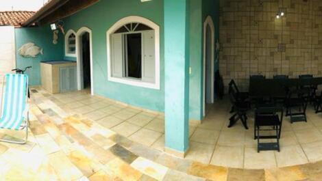 CASA SUPER CÓMODA Y VENTILADA, PISCINA con HIDROMASAJE