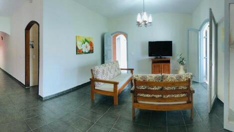 CASA SUPER CÓMODA Y VENTILADA, PISCINA con HIDROMASAJE