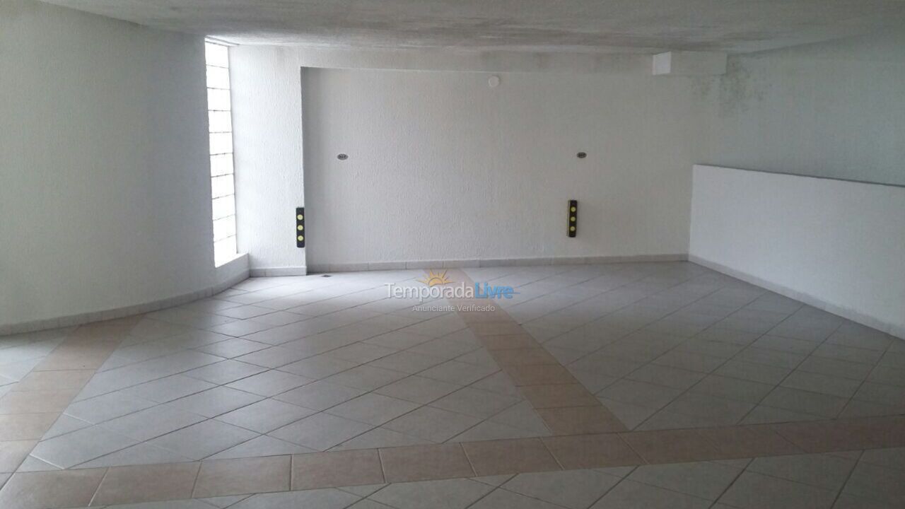 Apartamento para aluguel de temporada em Itapema (Meia Praia)
