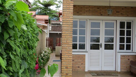 Alto : entrada lateral a esquerda