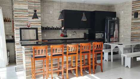 Adosado a 200mts del mar con piscina climatizada y cubierta