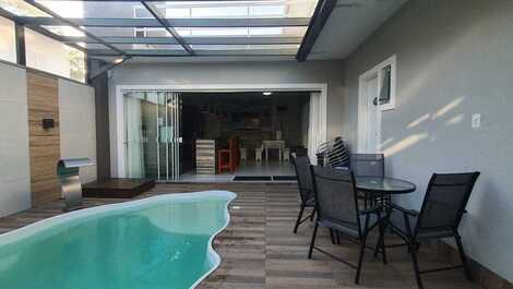 Adosado a 200mts del mar con piscina climatizada y cubierta