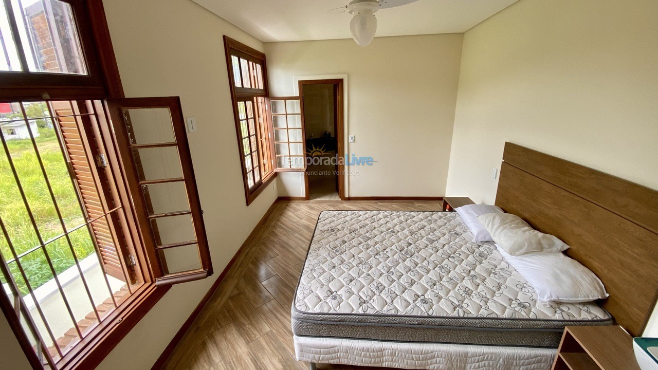 Casa para aluguel de temporada em Ubatuba (Maranduba)