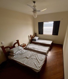 Quarto 2 com 2 camas e 2 bicamos