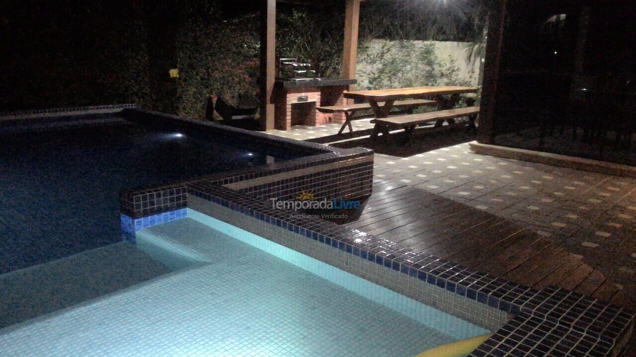 Casa para aluguel de temporada em São Sebastião (Praia da Baleia)