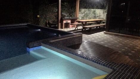 Casa Praia da Baleia, 4 suites, Piscina, Excelente Ambiente Familiar