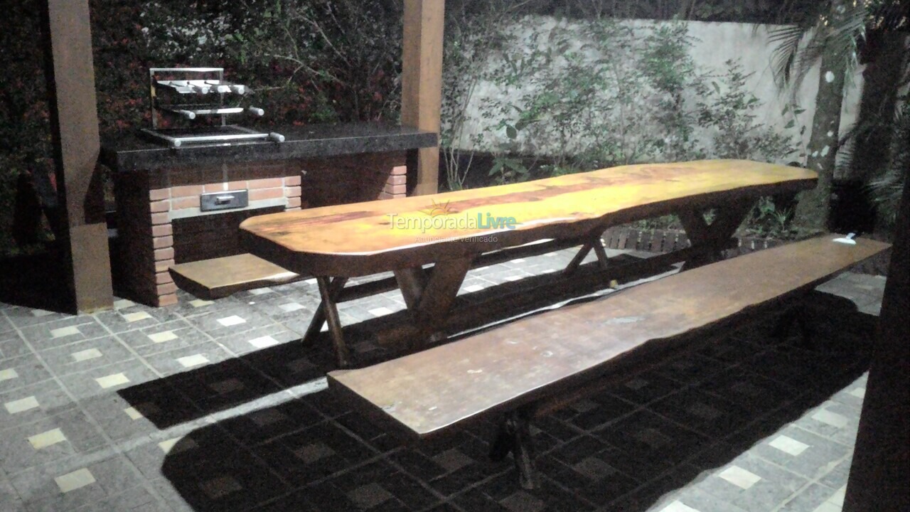 Casa para aluguel de temporada em São Sebastião (Praia da Baleia)