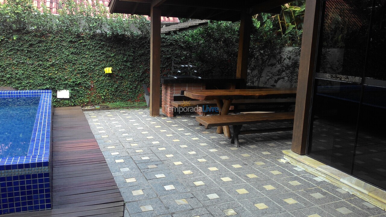 Casa para aluguel de temporada em São Sebastião (Praia da Baleia)