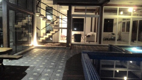 Casa Praia da Baleia, 4 suites, Piscina, Excelente Ambiente Familiar