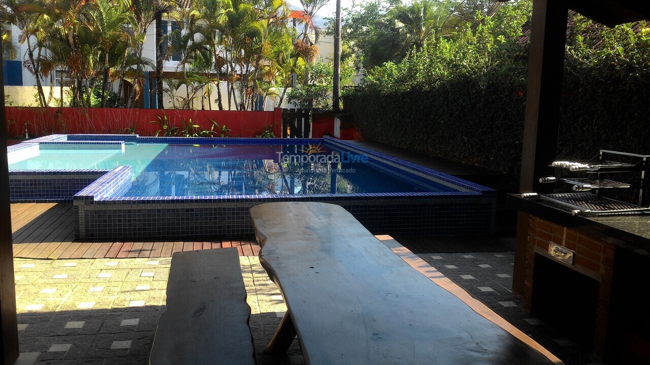 Casa para aluguel de temporada em São Sebastião (Praia da Baleia)