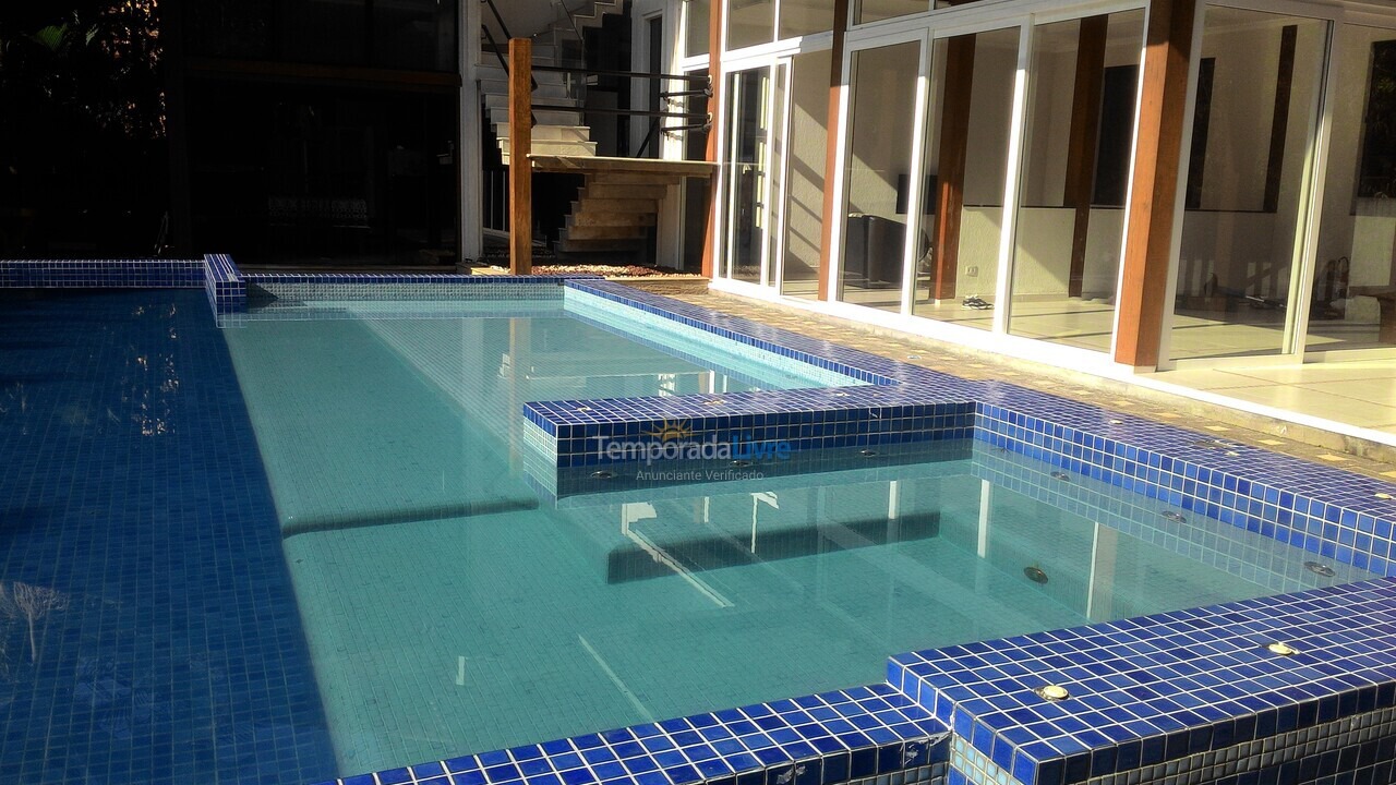 Casa para aluguel de temporada em São Sebastião (Praia da Baleia)