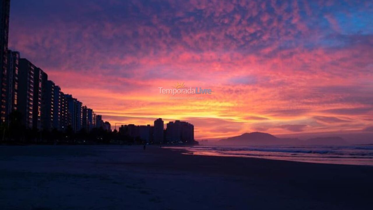 Apartamento para aluguel de temporada em Guarujá (Pitangueiras)