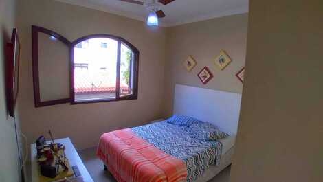 Quarto com cama de casal