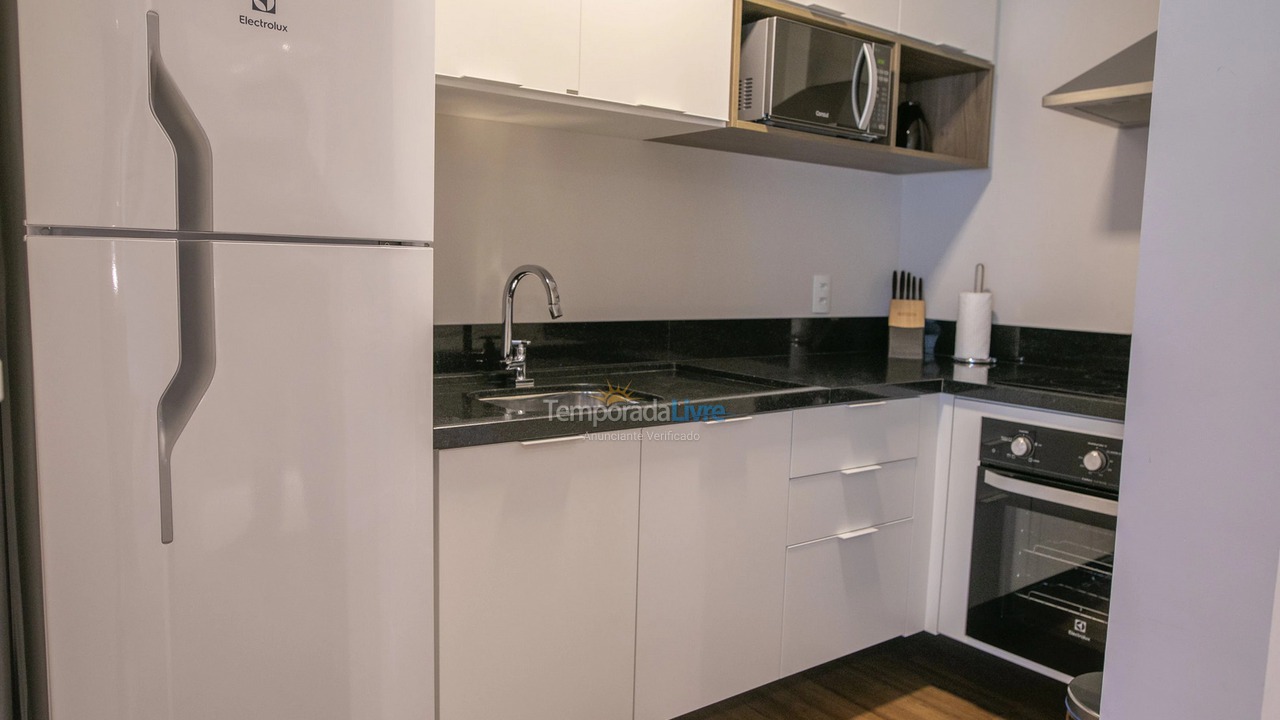 Apartamento para aluguel de temporada em Florianópolis (Praia Brava)