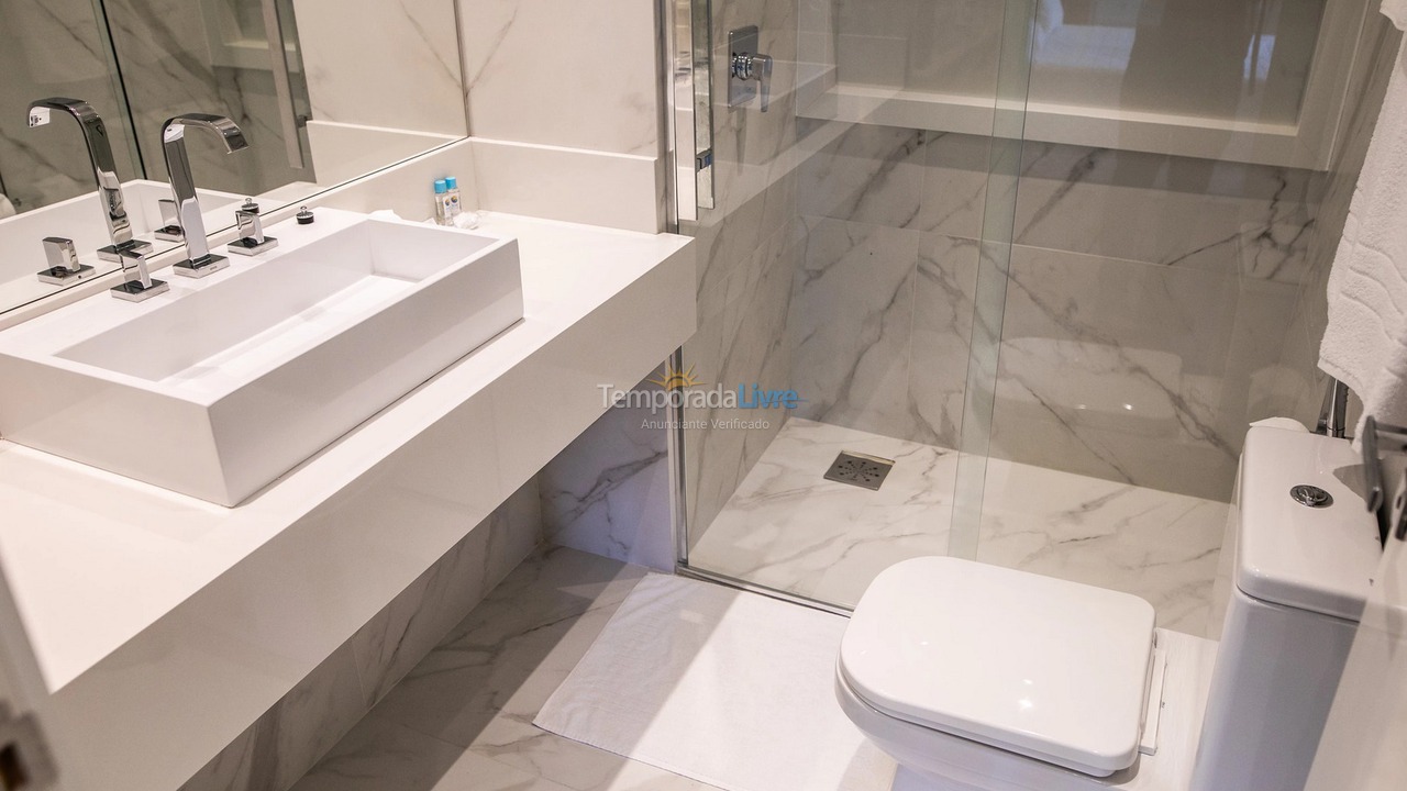 Apartamento para aluguel de temporada em Florianópolis (Praia Brava)