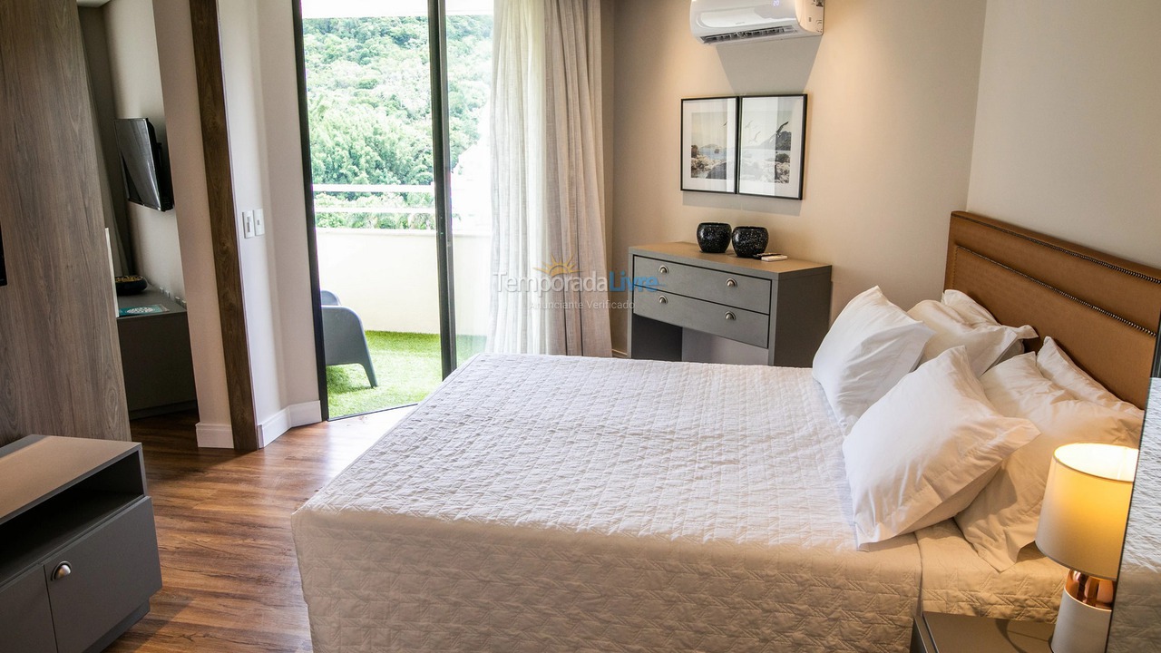 Apartamento para aluguel de temporada em Florianópolis (Praia Brava)