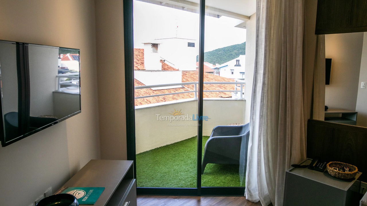 Apartamento para aluguel de temporada em Florianópolis (Praia Brava)