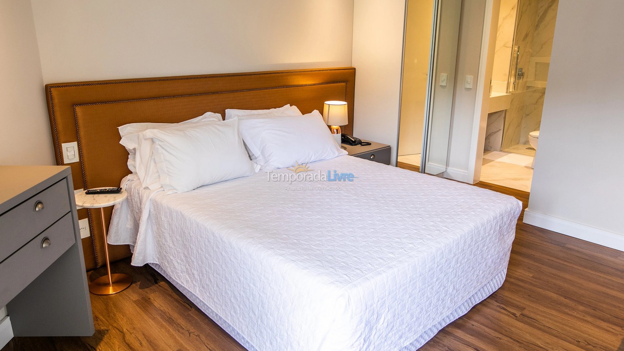 Apartamento para aluguel de temporada em Florianópolis (Praia Brava)