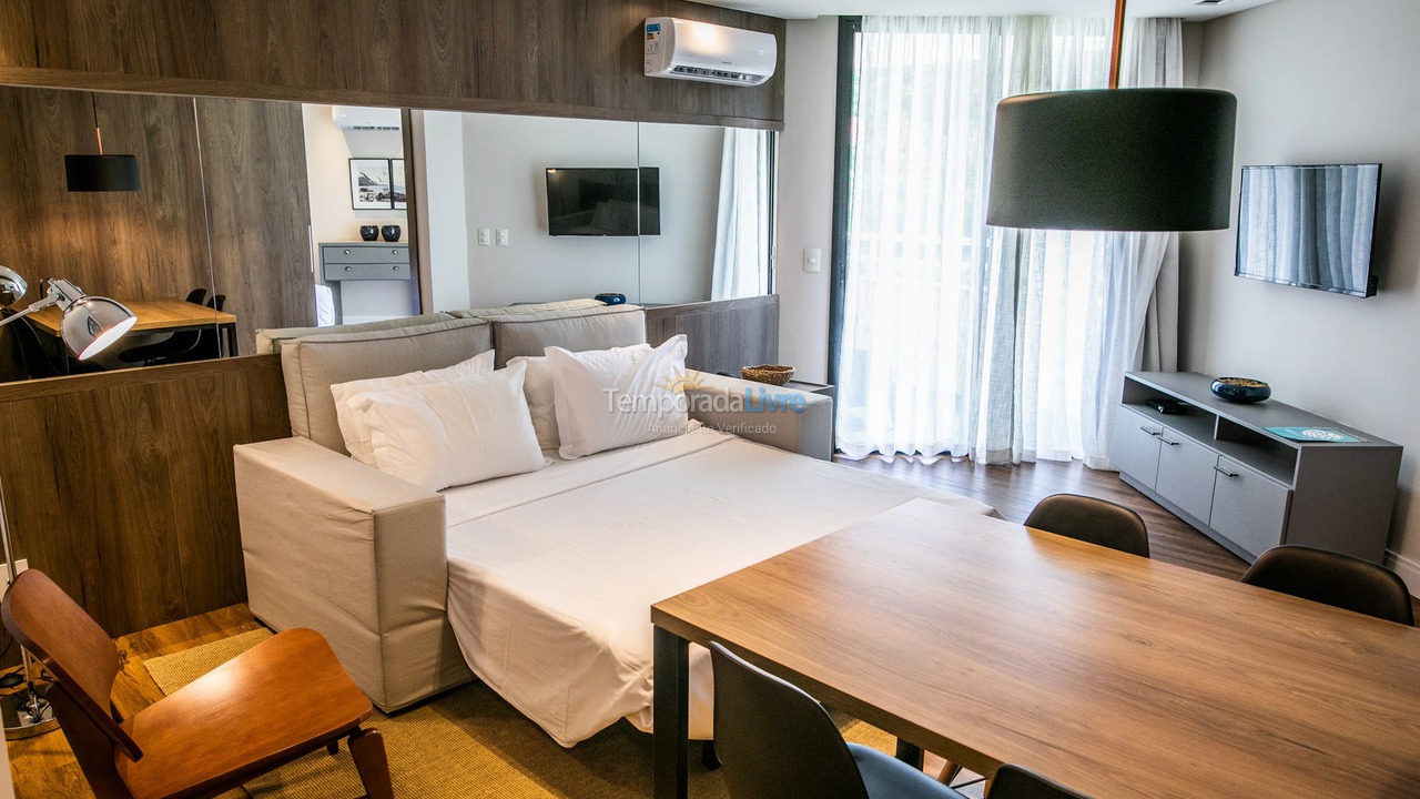 Apartamento para aluguel de temporada em Florianópolis (Praia Brava)