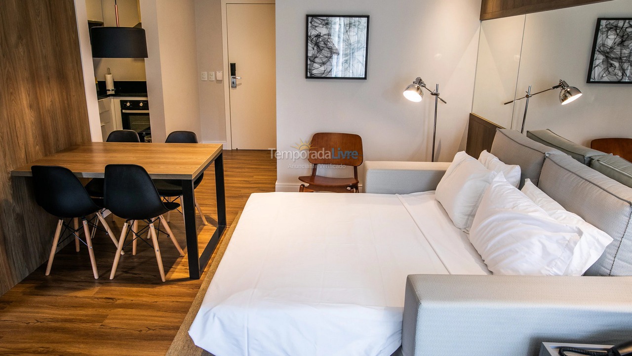 Apartamento para aluguel de temporada em Florianópolis (Praia Brava)