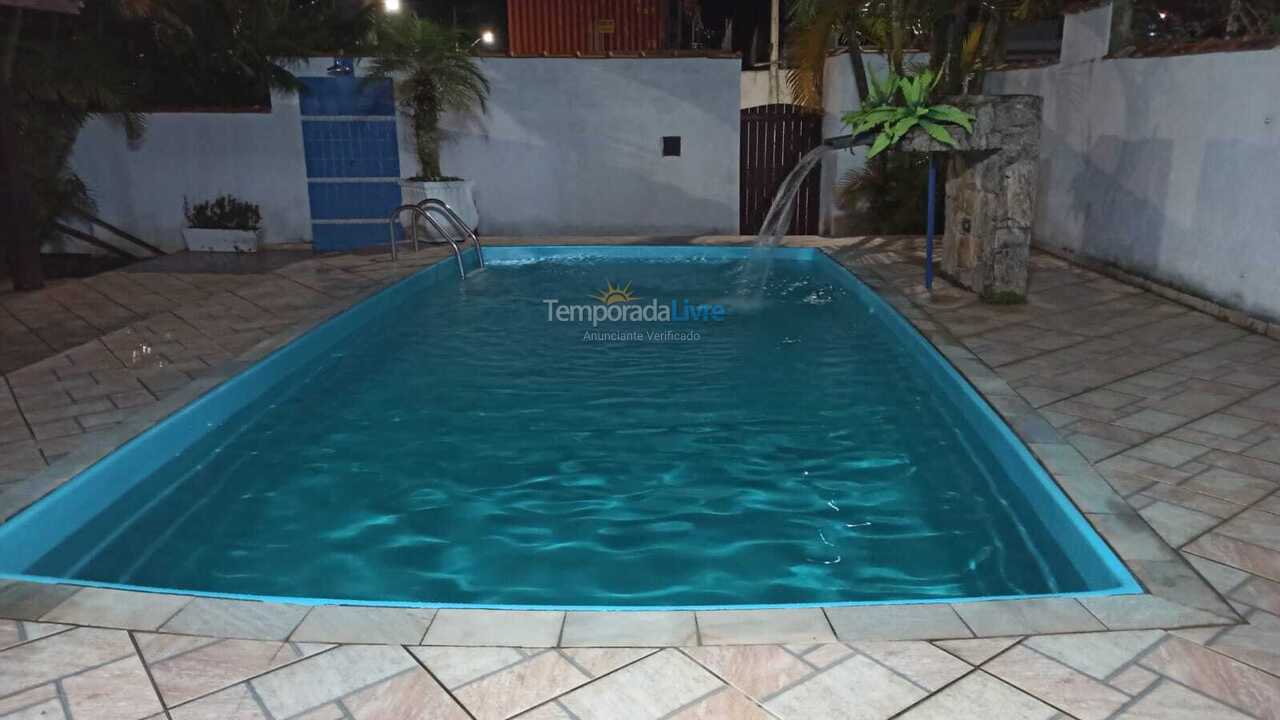 Casa para alquiler de vacaciones em Caraguatatuba (Massaguaçu)