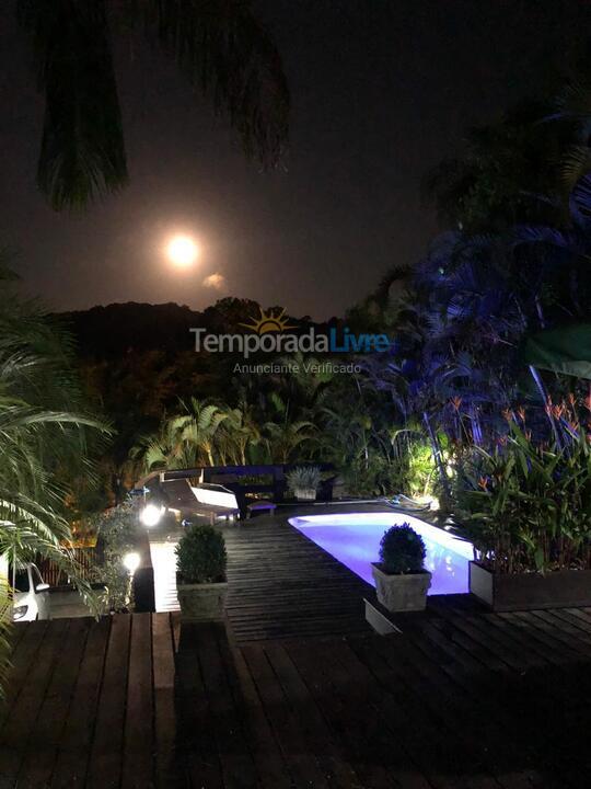 Casa para aluguel de temporada em Imbituba (Praia do Rosa)