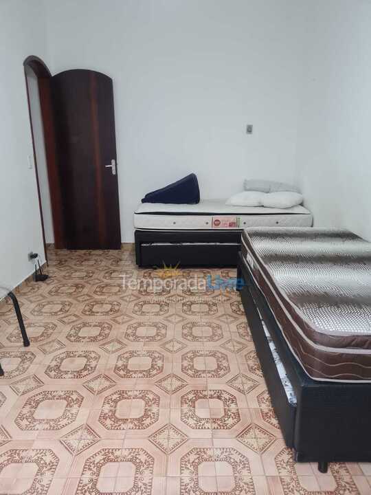 Casa para aluguel de temporada em Praia Grande (Praia do Caiçara)