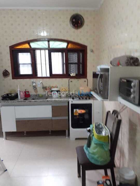 Casa para aluguel de temporada em Praia Grande (Praia do Caiçara)