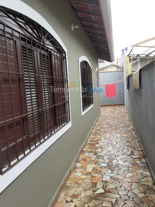 Casa para aluguel de temporada em Praia Grande (Praia do Caiçara)