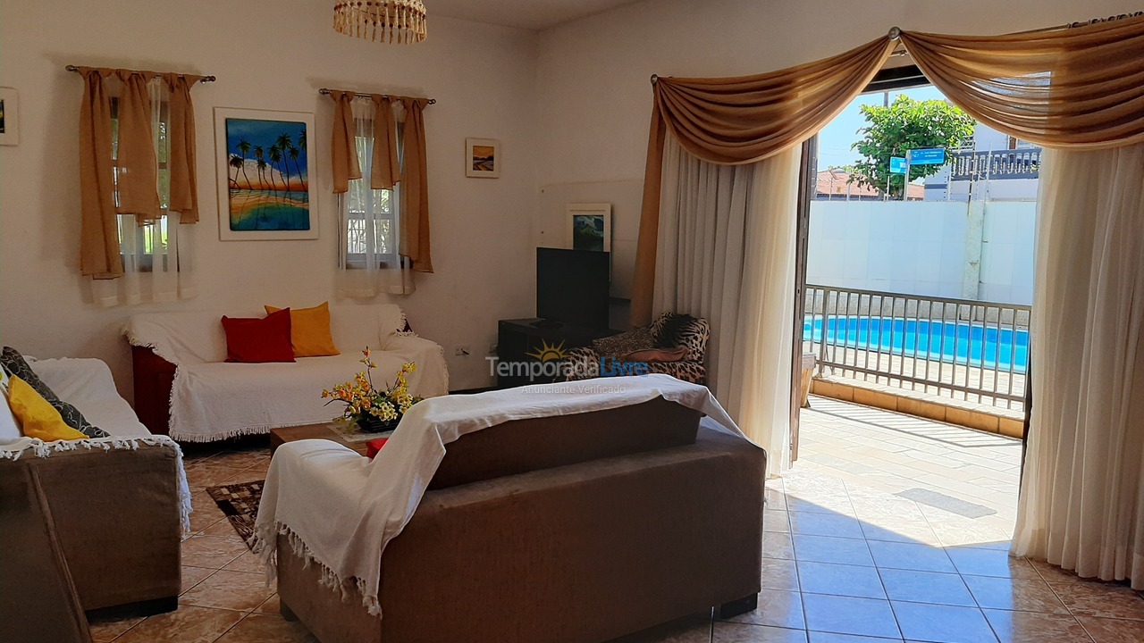 Casa para alquiler de vacaciones em Balneário Piçarras (Piçarras)