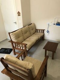 Apartamento en planta baja con piscina, patio trasero y barbacoa.