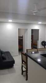 Pie apto en la arena a 100m de la playa en Vila Caiçara Praia Grande