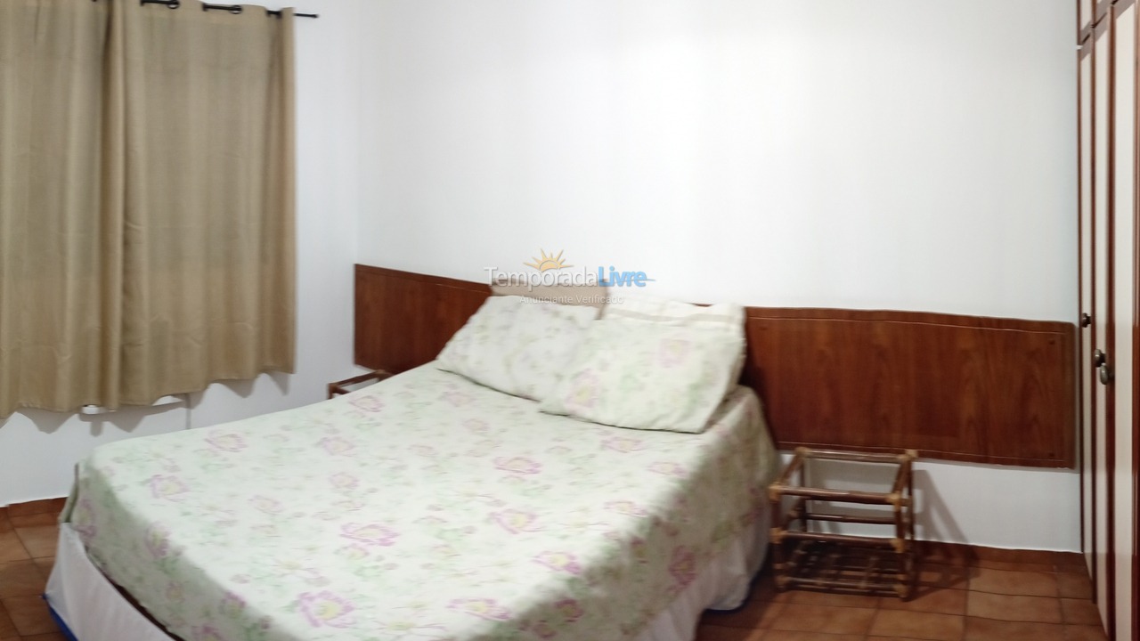 Apartamento para aluguel de temporada em Guarujá (Pitangueiras)