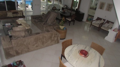 CASA BIEN UBICADA EN PRAIA DA BALEIA